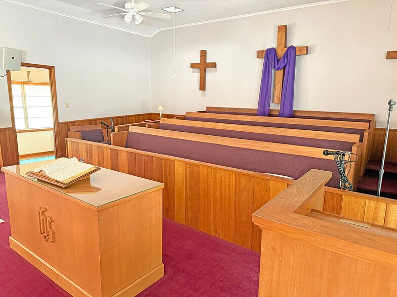 More Photos Of 121 Roosevelt St, Hooks Religious Facility For Sale