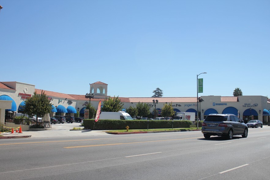 More Photos Of 18711-18737 Ventura Blvd, Tarzana General Retail For Lease