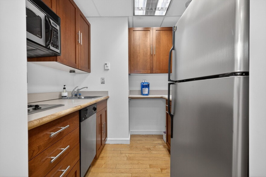 More Photos Of 450 Lexington St, Auburndale Office For Sale