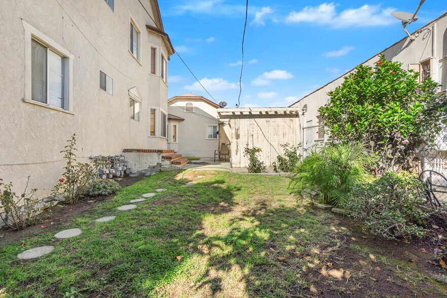 More Photos Of 985 W 9th St, San Pedro Apartments For Sale