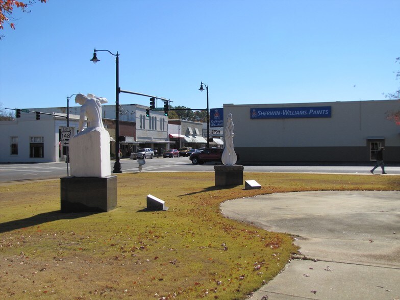 More Photos Of 227 N Broadway Ave, Sylacauga Storefront For Sale