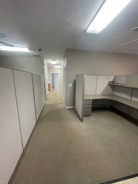 More Photos Of 122 Lincoln Place Ct, Belleville Office For Sale