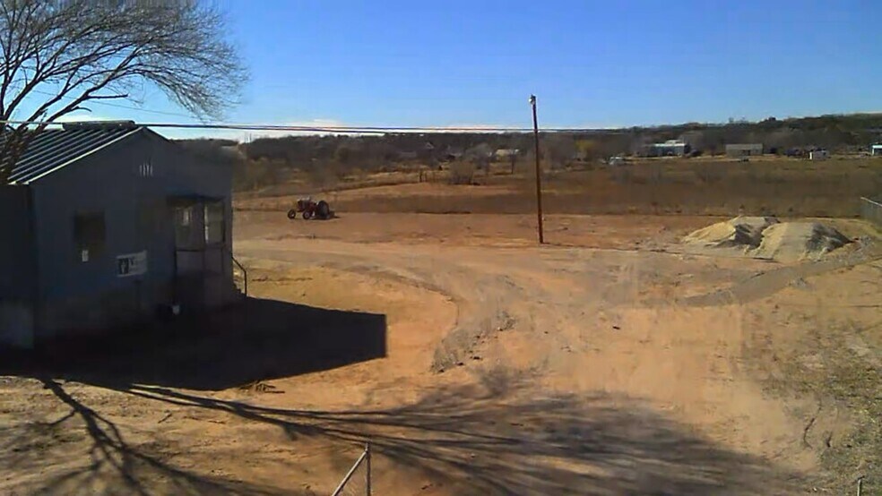 More Photos Of 717 Concho St, Colorado City Industrial For Lease