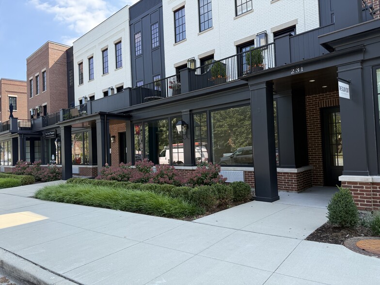 Primary Photo Of 221-225 Burlington Ave Hls, Clarendon Hills Apartments For Lease