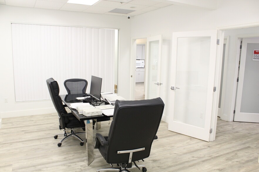 More Photos Of 6457 Hazeltine National Dr, Orlando Warehouse For Sale