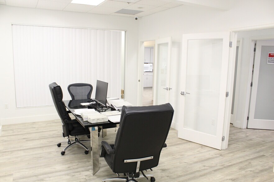 More Photos Of 6457 Hazeltine National Dr, Orlando Warehouse For Sale