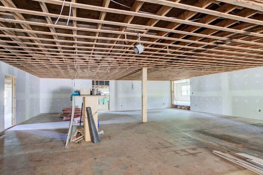 More Photos Of 13100 Bedford Rd NE, Cumberland Light Manufacturing For Lease