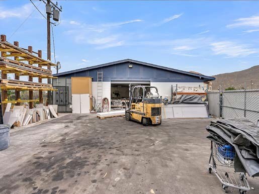 More Photos Of 2972-2976 Rubidoux Blvd, Jurupa Valley Light Distribution For Sale