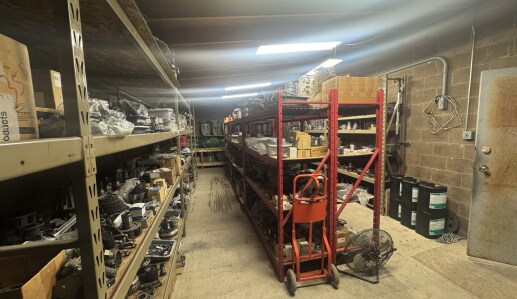 More Photos Of 2421 Navajo Blvd, Holbrook Auto Repair For Sale