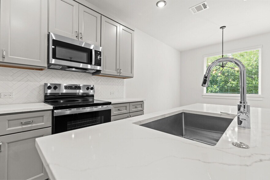 More Photos Of 2600 Gattis School Rd, Round Rock Apartments For Sale
