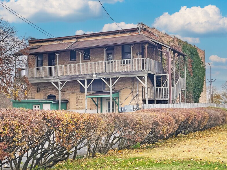 More Photos Of 125 N Main St, Elkhart Storefront Retail Residential For Lease