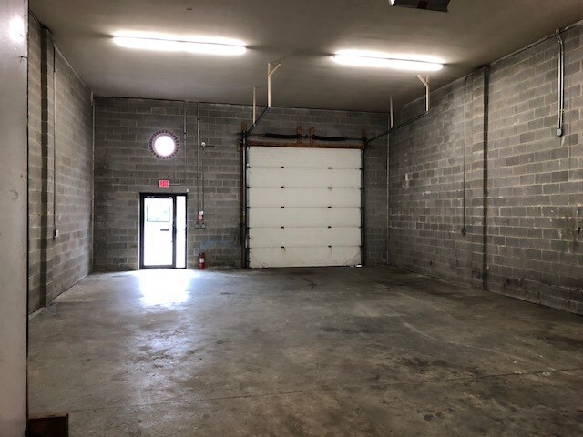 More Photos Of 4411-4415 Southern Business Park Dr, White Plains Light Manufacturing For Lease