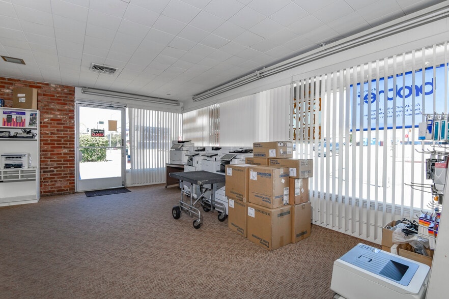 More Photos Of 1412 E Wilson Ave, Glendale Freestanding For Sale