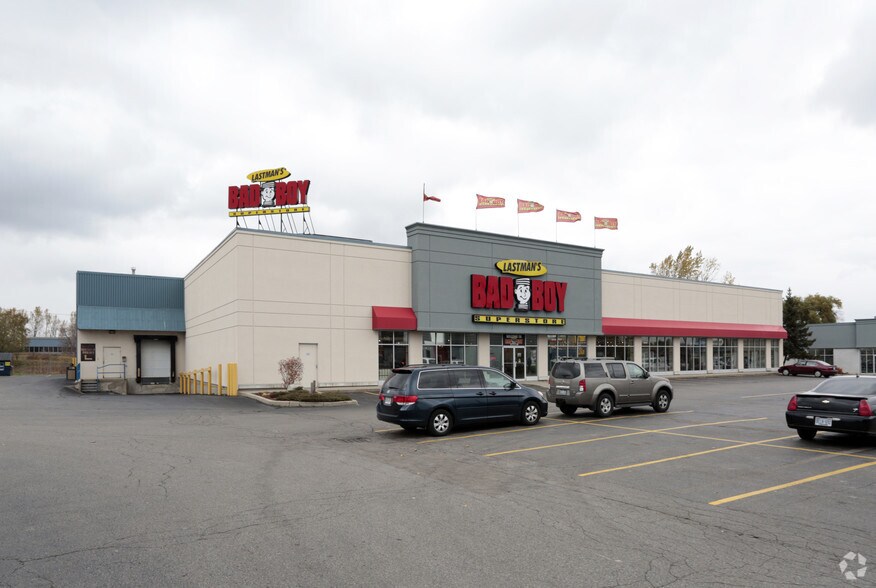 More Photos Of 1138 Victoria St N, Kitchener Storefront For Lease