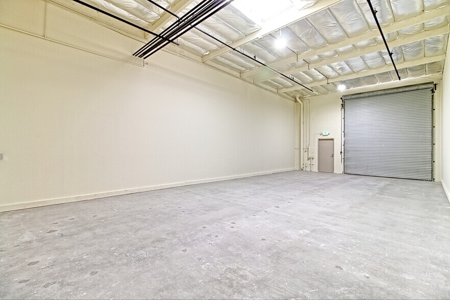 More Photos Of 4564 Telephone Rd, Ventura Warehouse For Lease