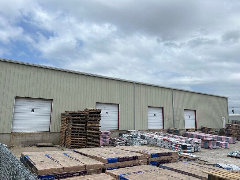 More Photos Of 1437 Gentry St, Kansas City Land For Lease
