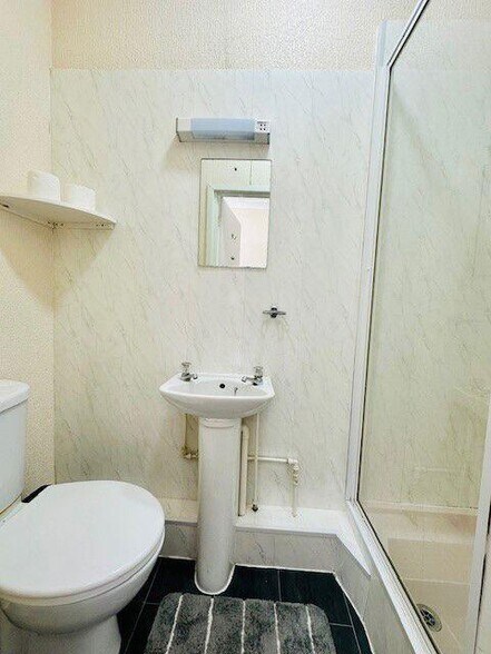 More Photos Of 4 Station Rd, Blackpool Hotel For Sale