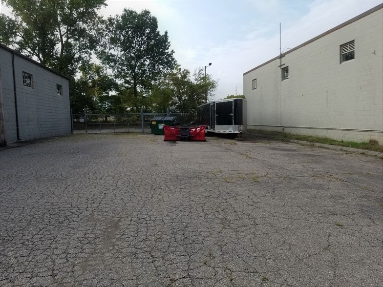 More Photos Of 921 Terminal Rd, Lansing Warehouse For Sale