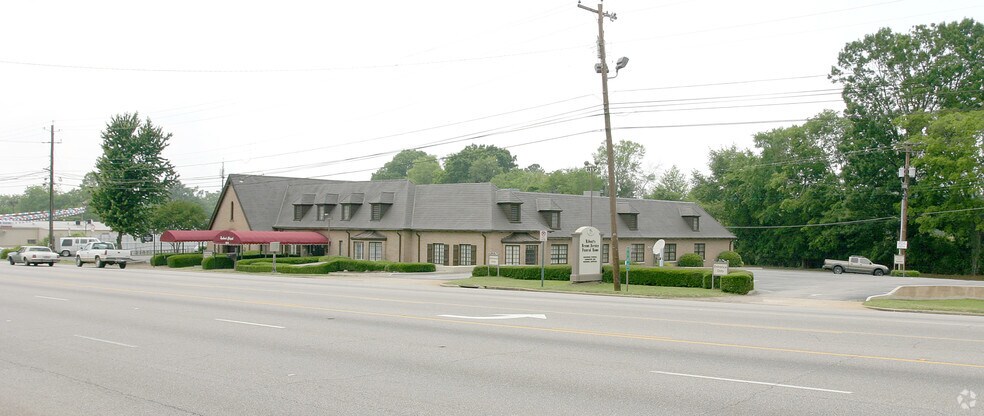 More Photos Of 9012 Parkway E, Birmingham Funeral Home For Sale