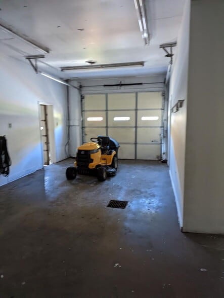 More Photos Of 211 Oakwood Ave, Troy Service For Lease