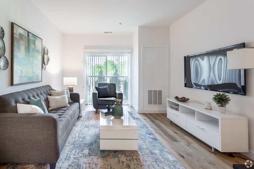 More Photos Of 355 N La Fox St, South Elgin Apartments For Sale