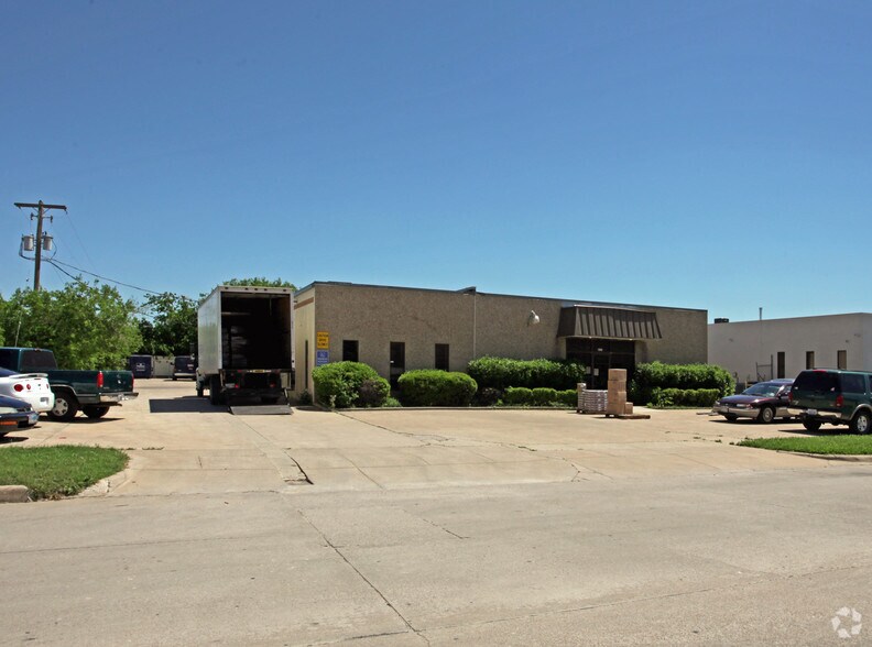 Primary Photo Of 8801 Forum Way, Fort Worth Light Distribution For Lease