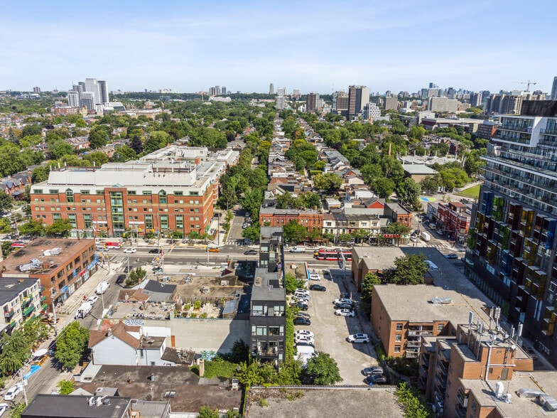 More Photos Of 335 College St, Toronto Apartments For Sale