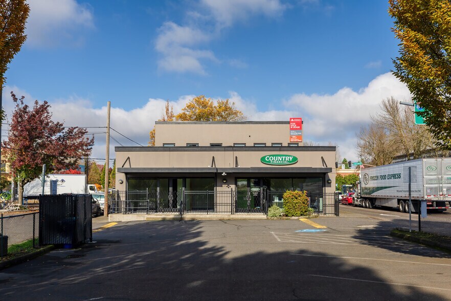 More Photos Of 3902 NE Sandy Blvd, Portland Office For Lease
