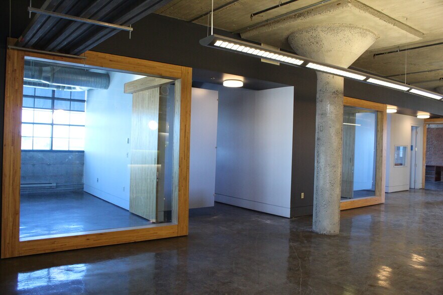 More Photos Of 2030-2050 Boul Pie IX, Montréal Loft Creative Space For Lease