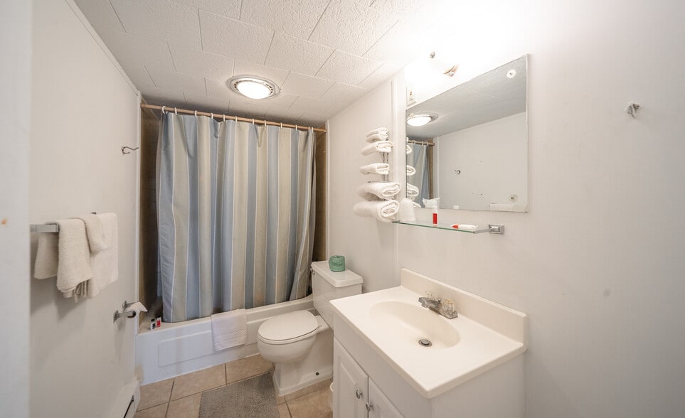 More Photos Of 812 S Bishop Ave, Rolla Hotel For Sale