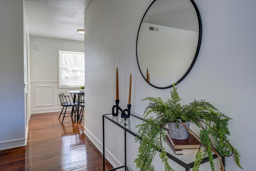 More Photos Of 132 Mesa Ln, Bristol Apartments For Sale
