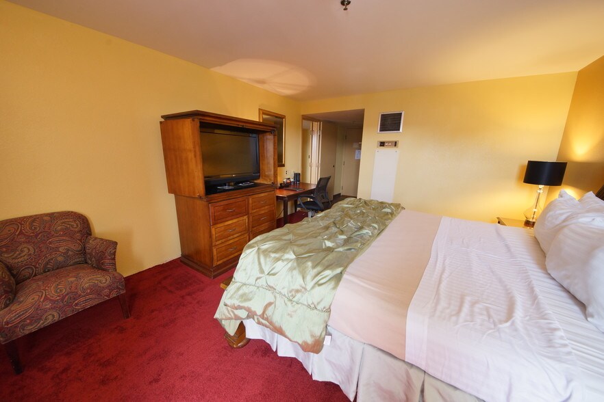 More Photos Of 1200 Market St, Wheeling Hotel For Sale