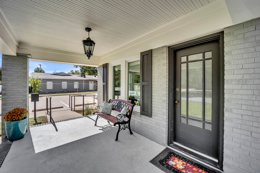 More Photos Of 1500 W Abram St, Arlington Medical For Lease