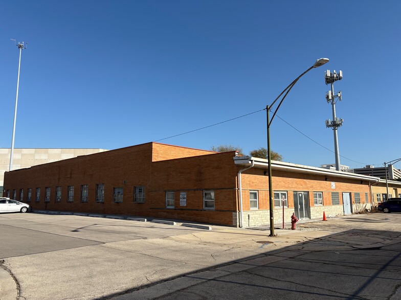 More Photos Of 9708-9710 W Foster Ave, Chicago Warehouse For Lease