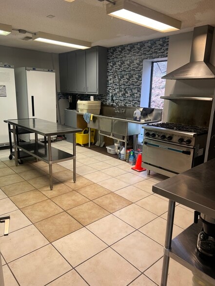 More Photos Of 787 Paden Dr, Lawrenceville Religious Facility For Lease