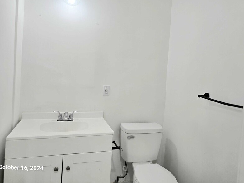 More Photos Of 1526 E 1st St, Los Angeles Coworking Space