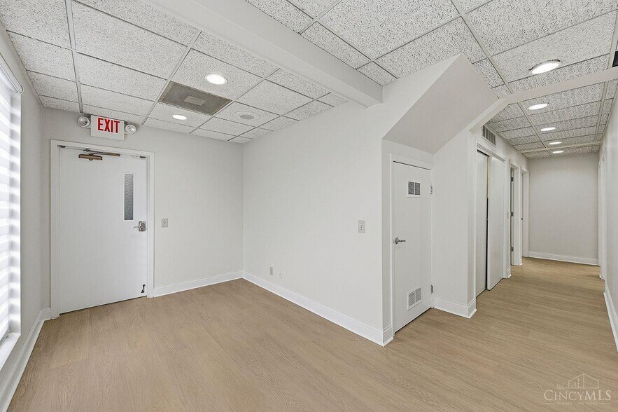 More Photos Of 347 Stanley Ave, Cincinnati Office Residential For Lease