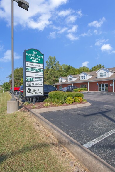 Primary Photo Of 5226 Main St, Spring Hill Medical For Sale