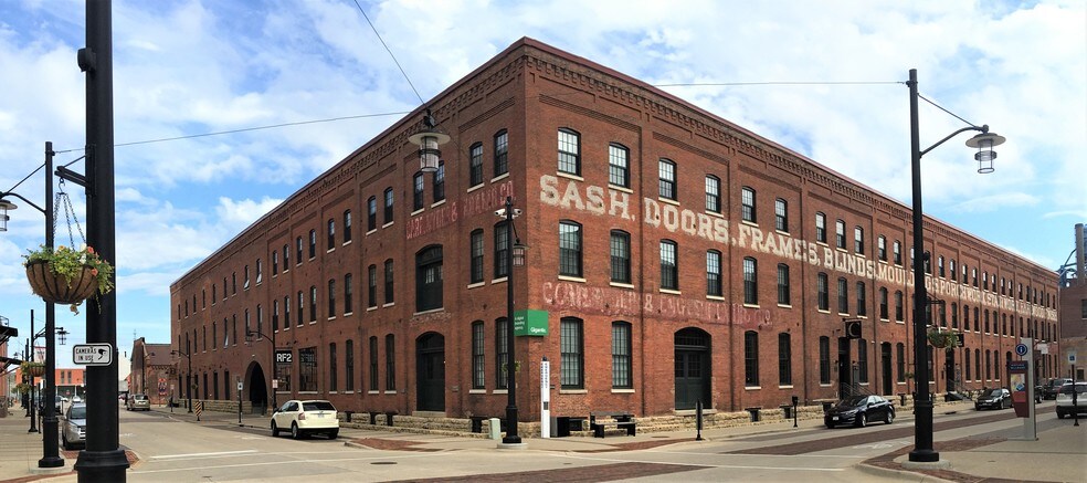 Primary Photo Of 900 Jackson St, Dubuque General Retail For Lease