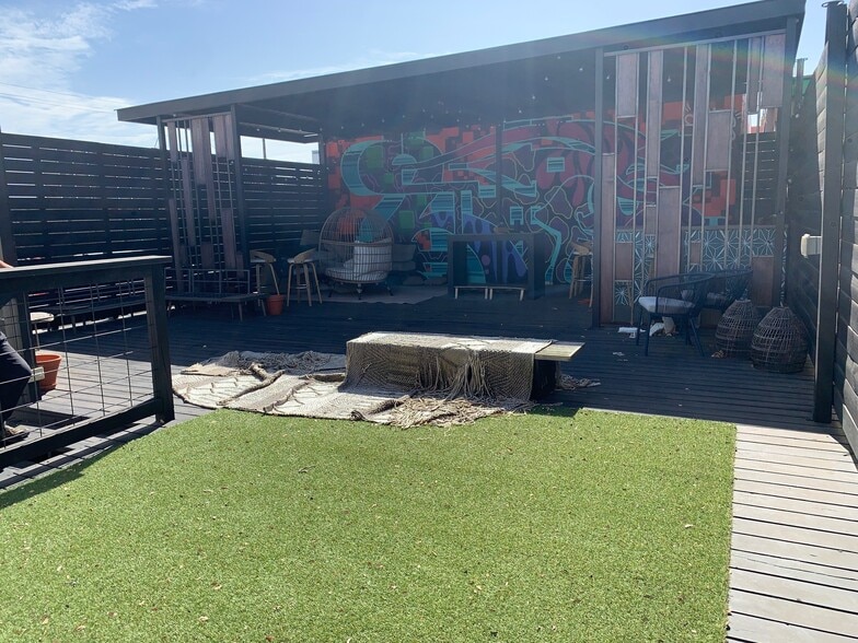 More Photos Of 2401 Main St, Houston General Retail For Sale