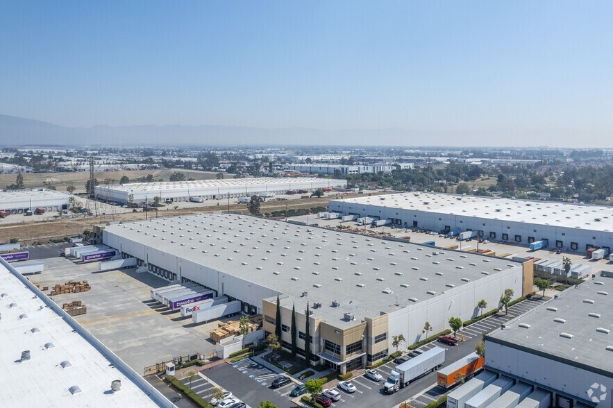 More Photos Of 13512 Marlay Ave, Fontana Warehouse For Lease