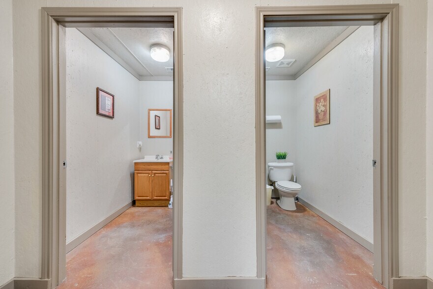 More Photos Of 4331 Cement Valley Rd, Midlothian Warehouse For Sale