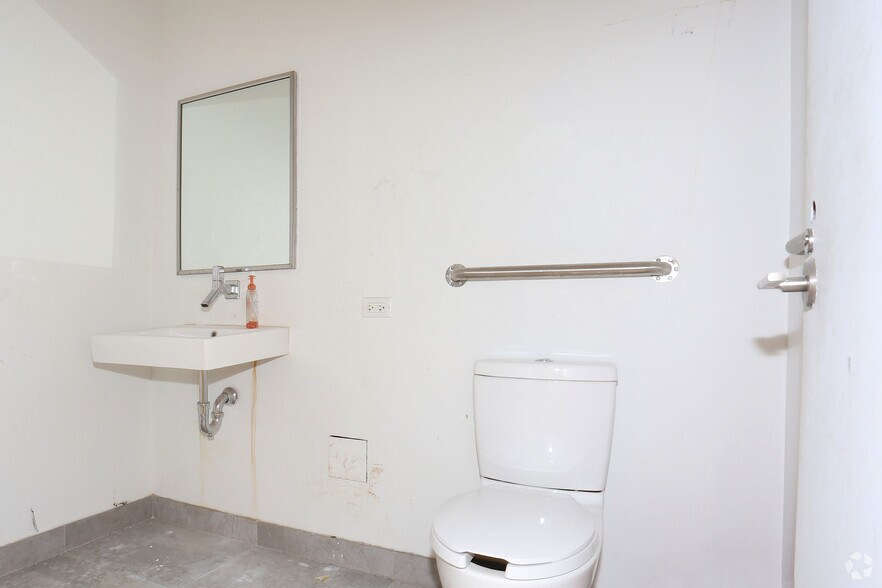 More Photos Of 241 5th Ave, New York Apartments For Lease