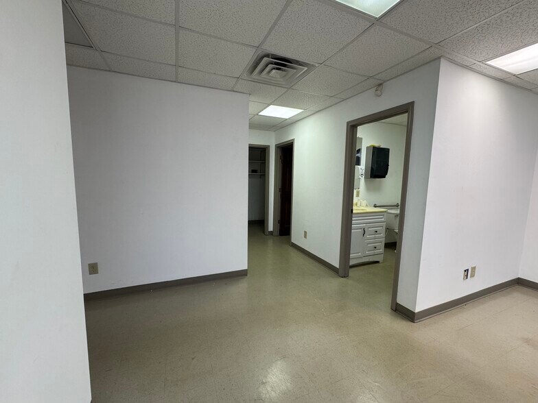 More Photos Of 540 N Main St, Jasper Storefront Retail Office For Lease