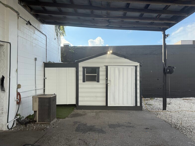 More Photos Of 1717 W Kennedy Blvd, Tampa Warehouse For Sale