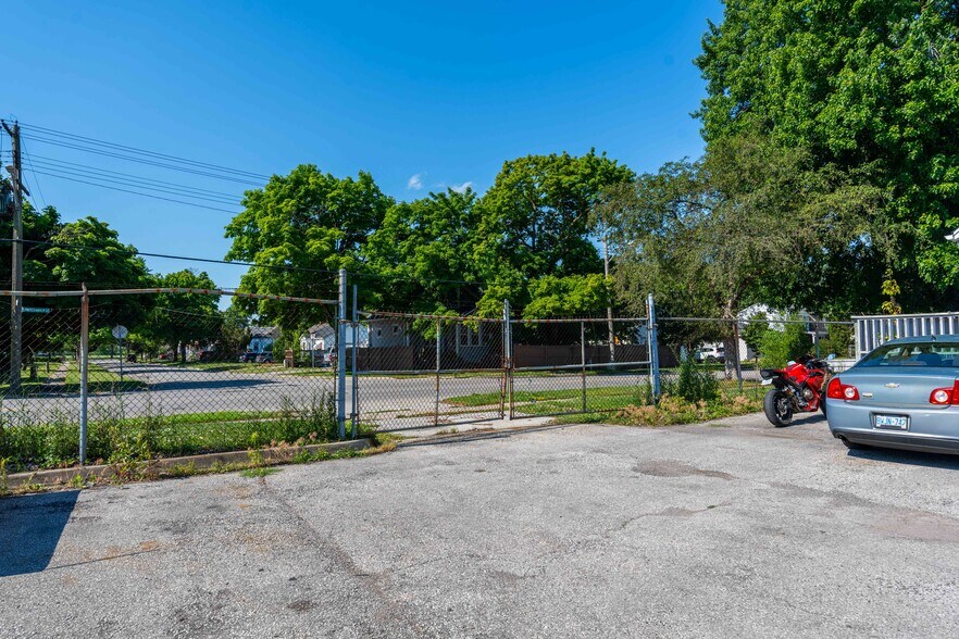 More Photos Of 735 Ontario St, Sarnia Auto Dealership For Sale