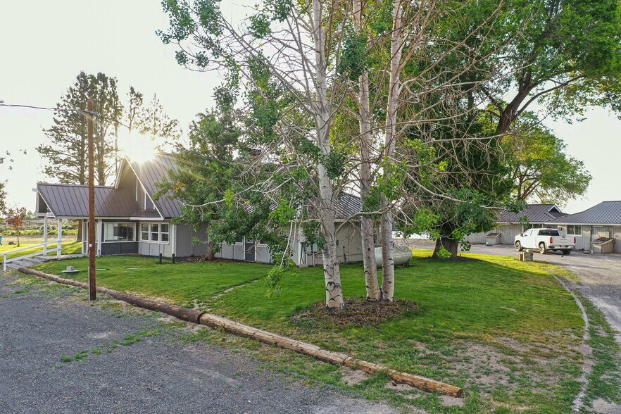 More Photos Of 87275 County Hwy 9-28, Christmas Valley Hotel For Sale