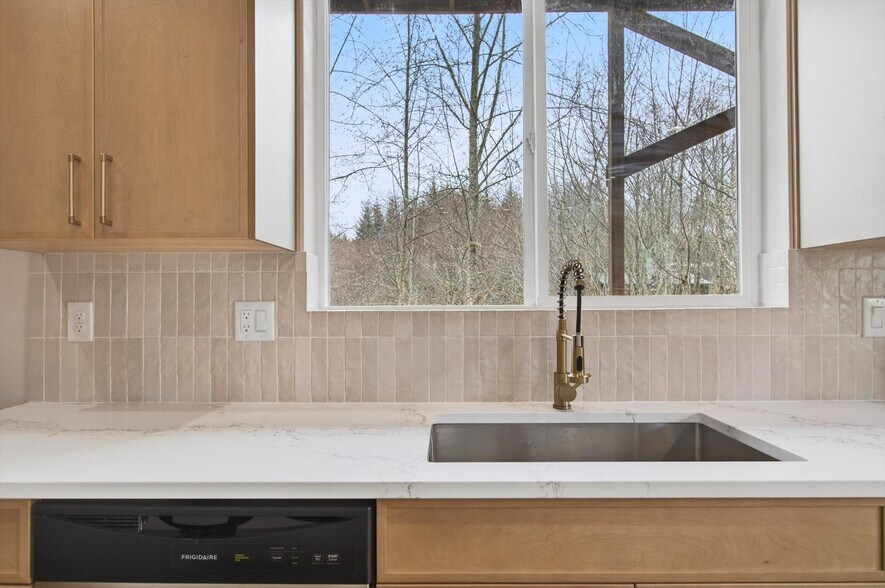 More Photos Of 11 Sun Crest Ln, Cathlamet Multifamily For Sale