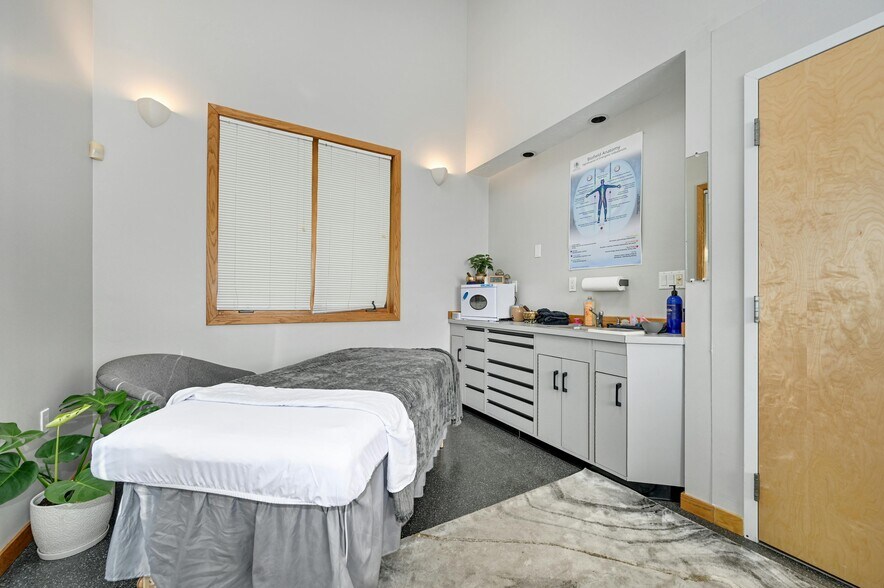 More Photos Of 74 N Main St, North Grafton Medical For Sale