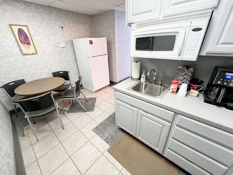 More Photos Of 509 N Grant Ave, Odessa Office For Sale